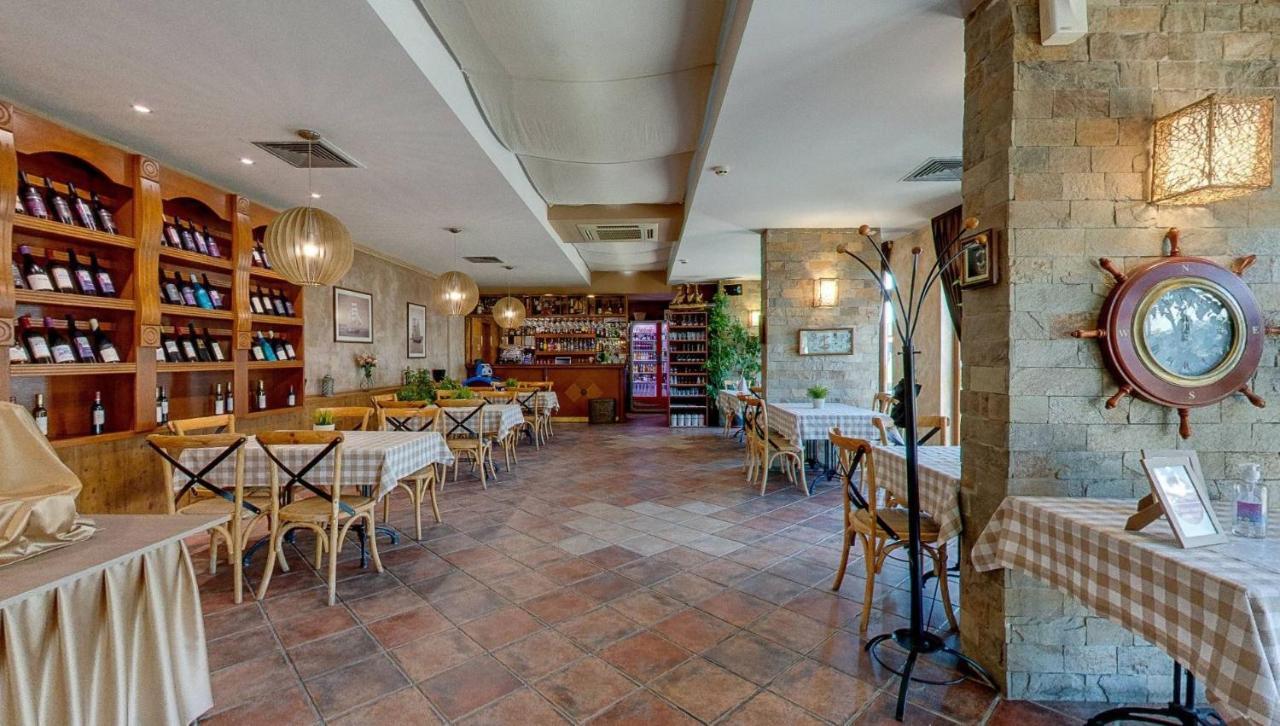 Hotel Mistral Balchik Exterior photo